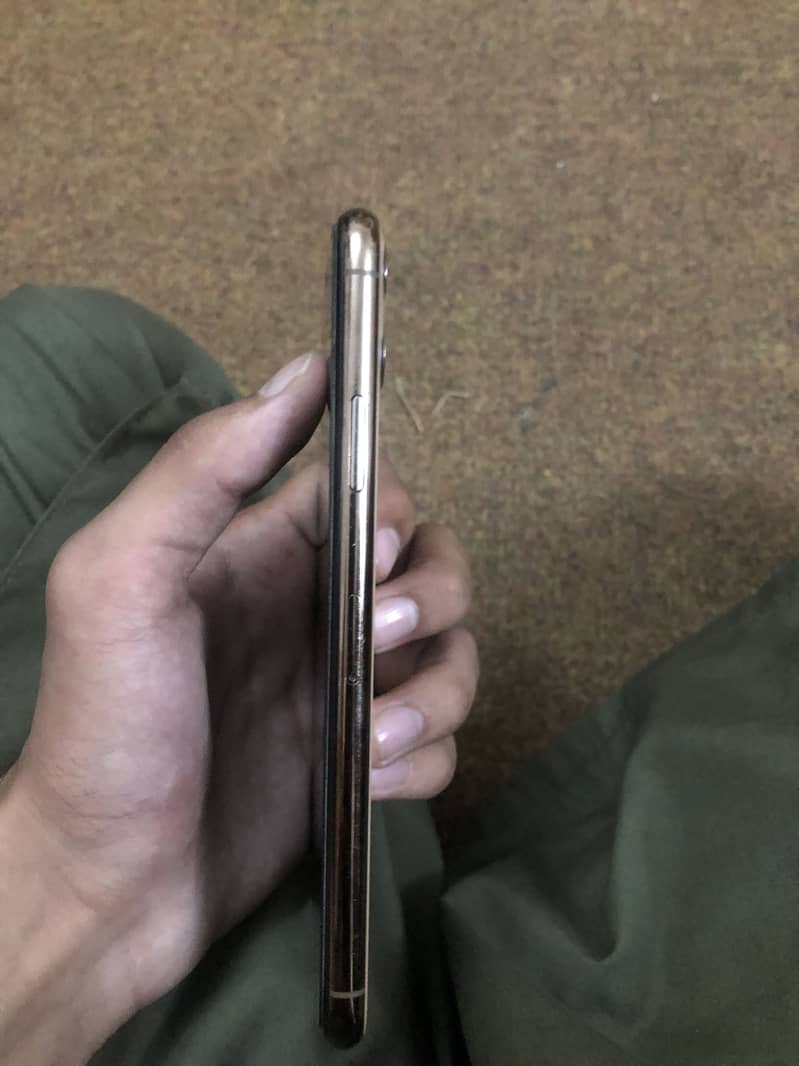 Apple iPhone 11 Pro Max 2