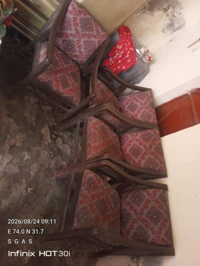 4 CHAIRS