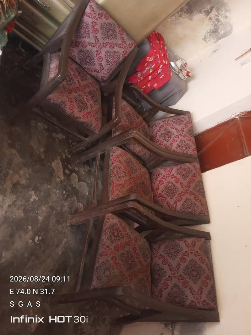 4 CHAIRS 0