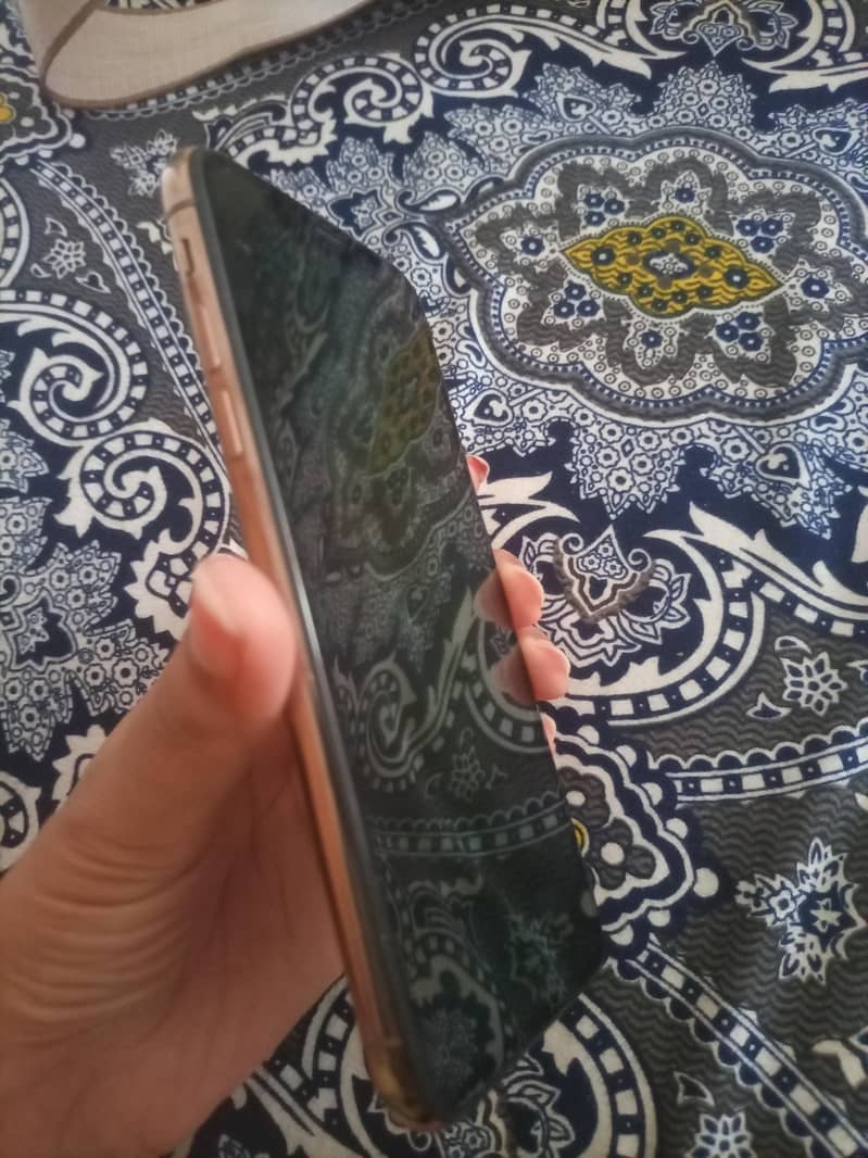 Apple iPhone XS 5