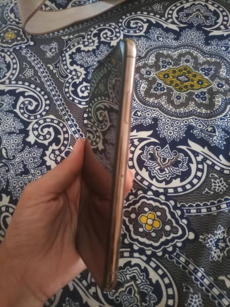Apple iPhone XS 7