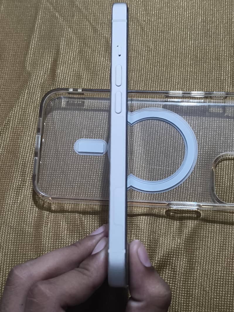 Apple iPhone 14 4