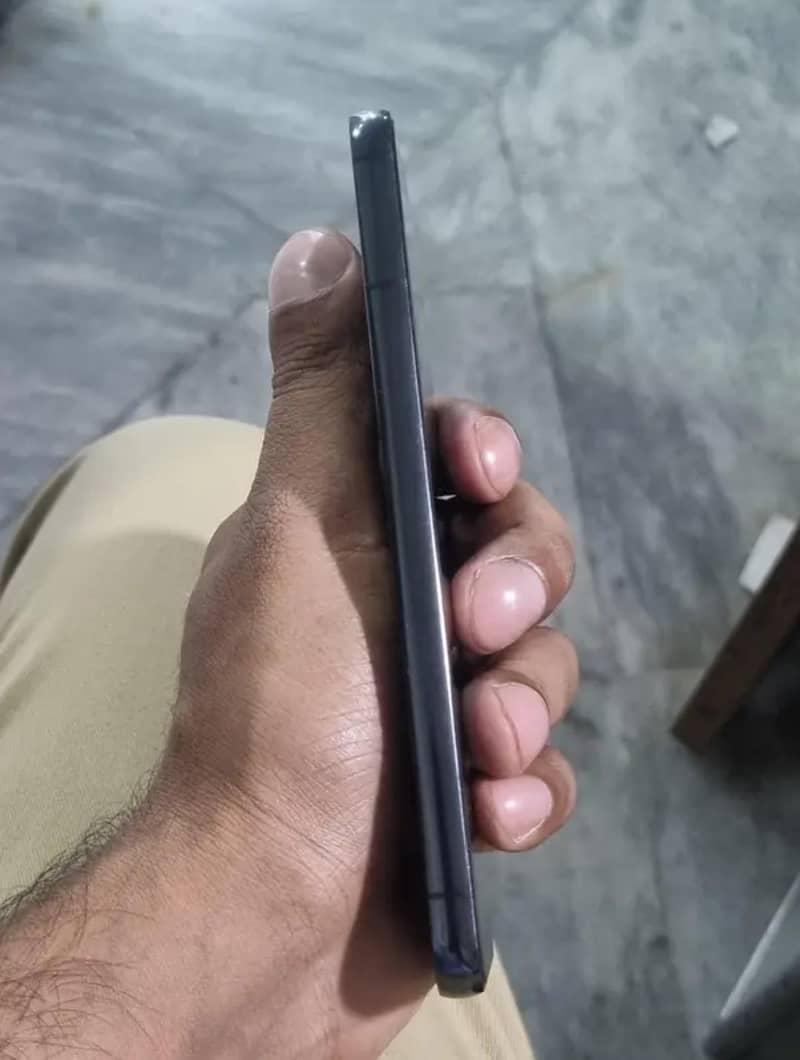 Samsung Mobile S22 Plus 1