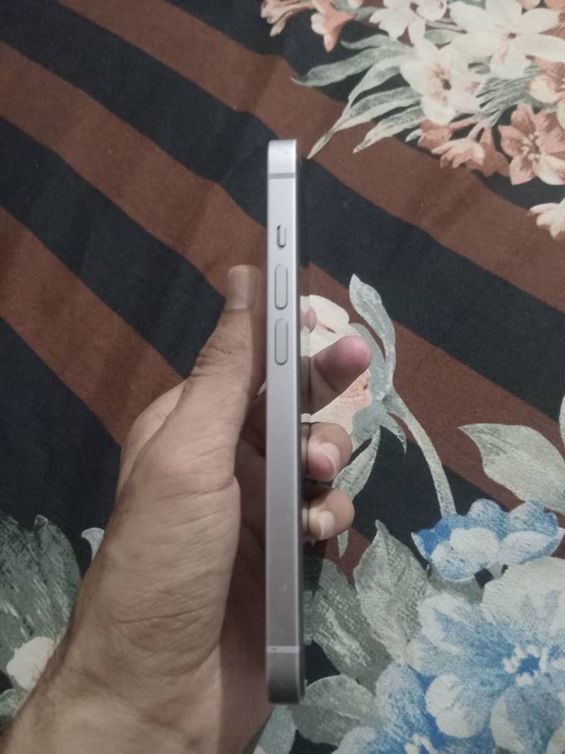 Apple iPhone 14 2