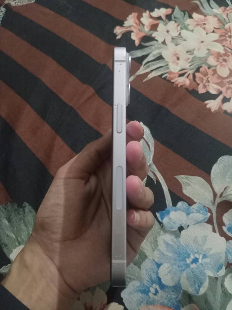 Apple iPhone 14 4