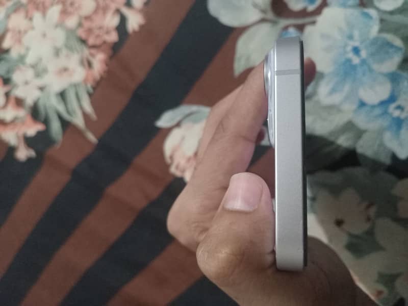 Apple iPhone 14 5