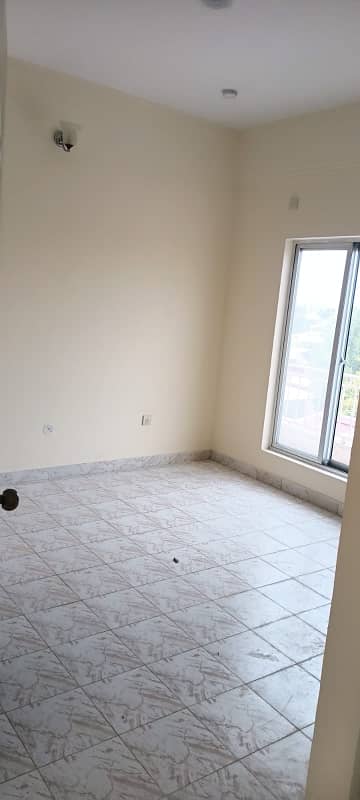 Awamii villa 3 2nd Floor bajlii panii Available Seprate metre Seprate entrance2nd Floor Family villa beautiful Location bahria Town phase8 Awamii3 Roze garden