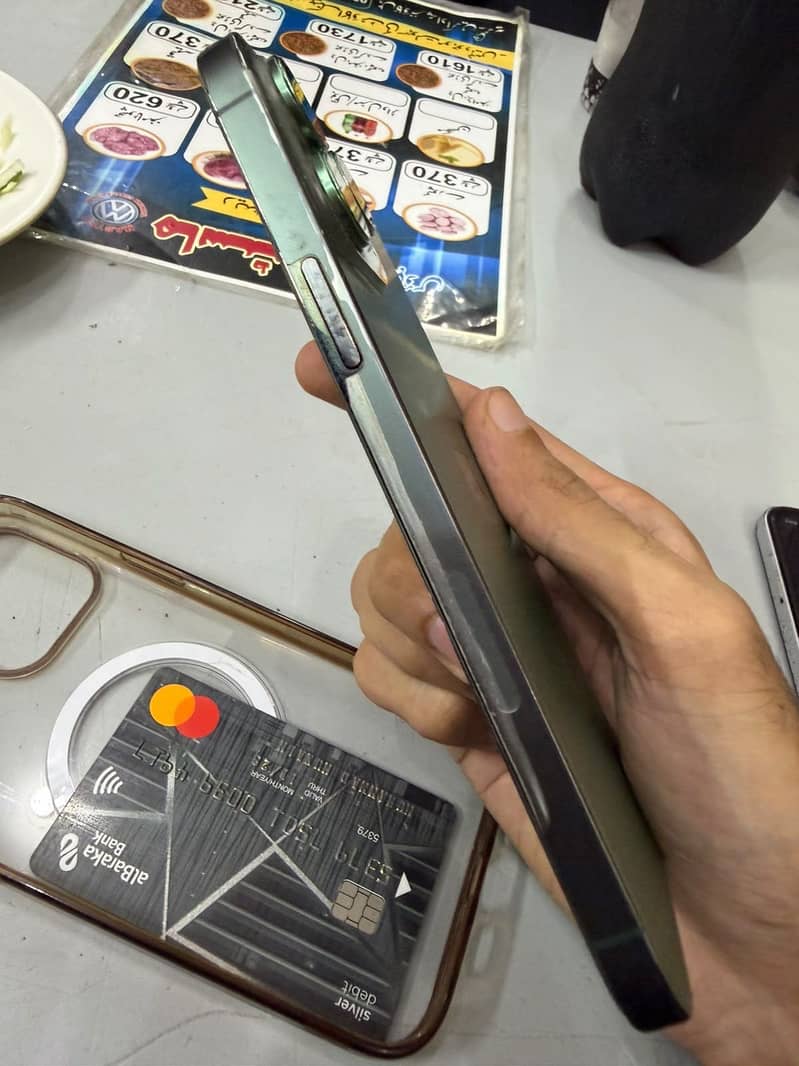 Apple iPhone 13 Pro Max 4
