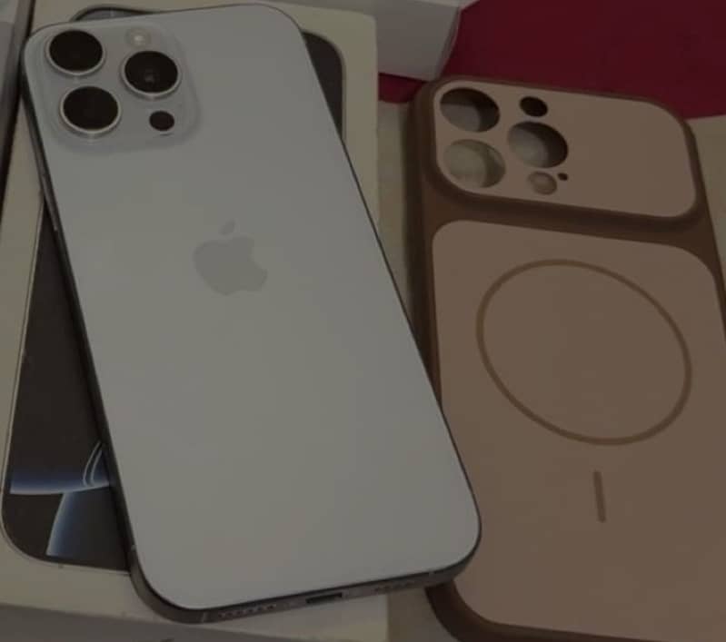 Apple iPhone 16 Pro Max 0