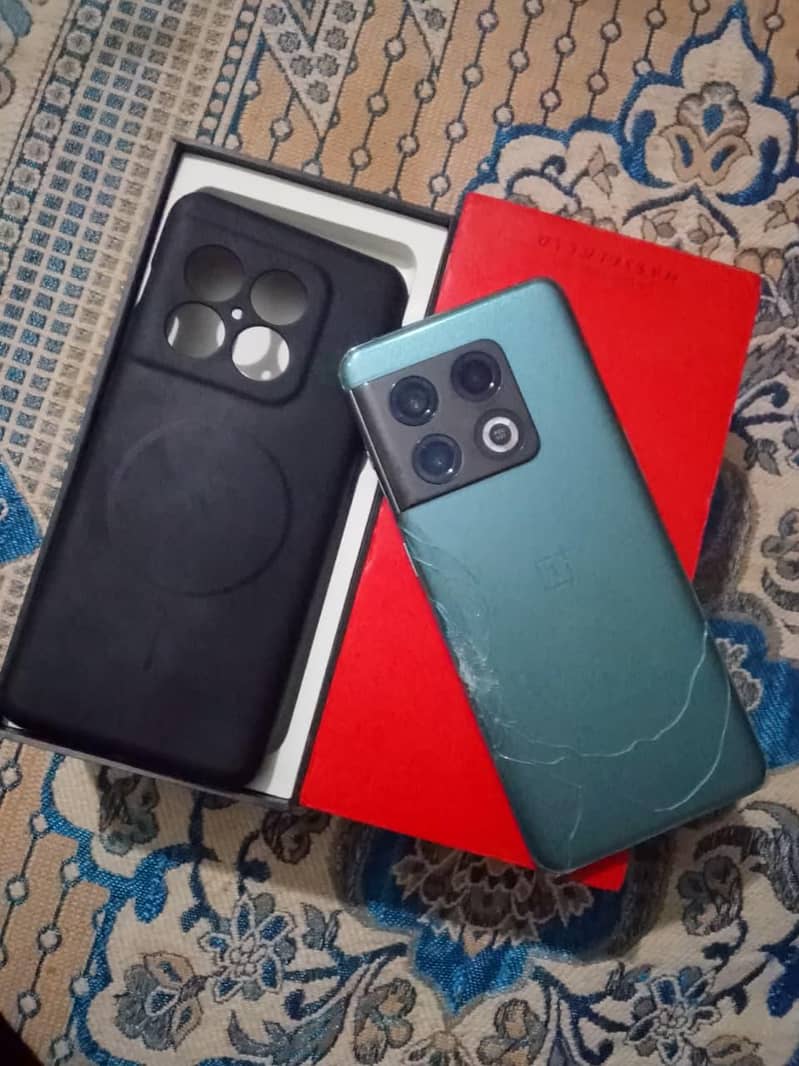 One Plus 10 Pro 4