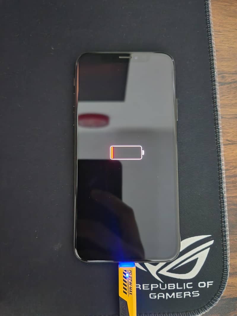 Apple iPhone XS 3