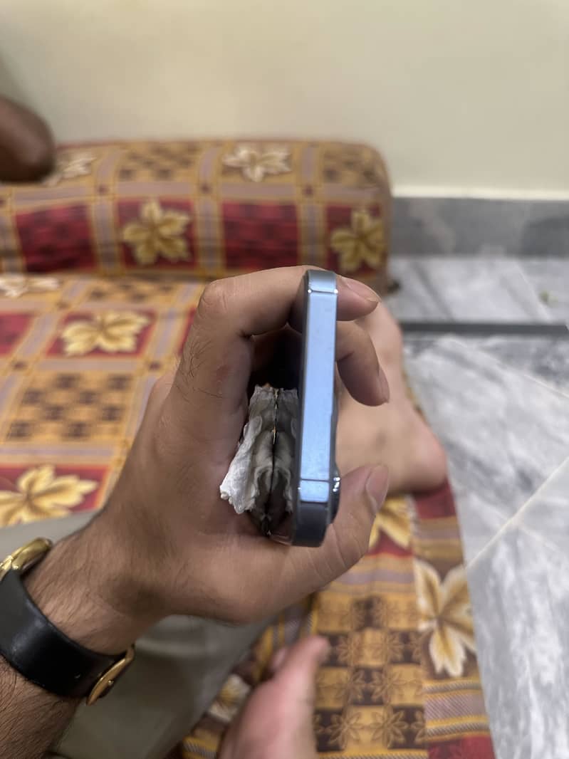 Apple iPhone 13 Pro 2