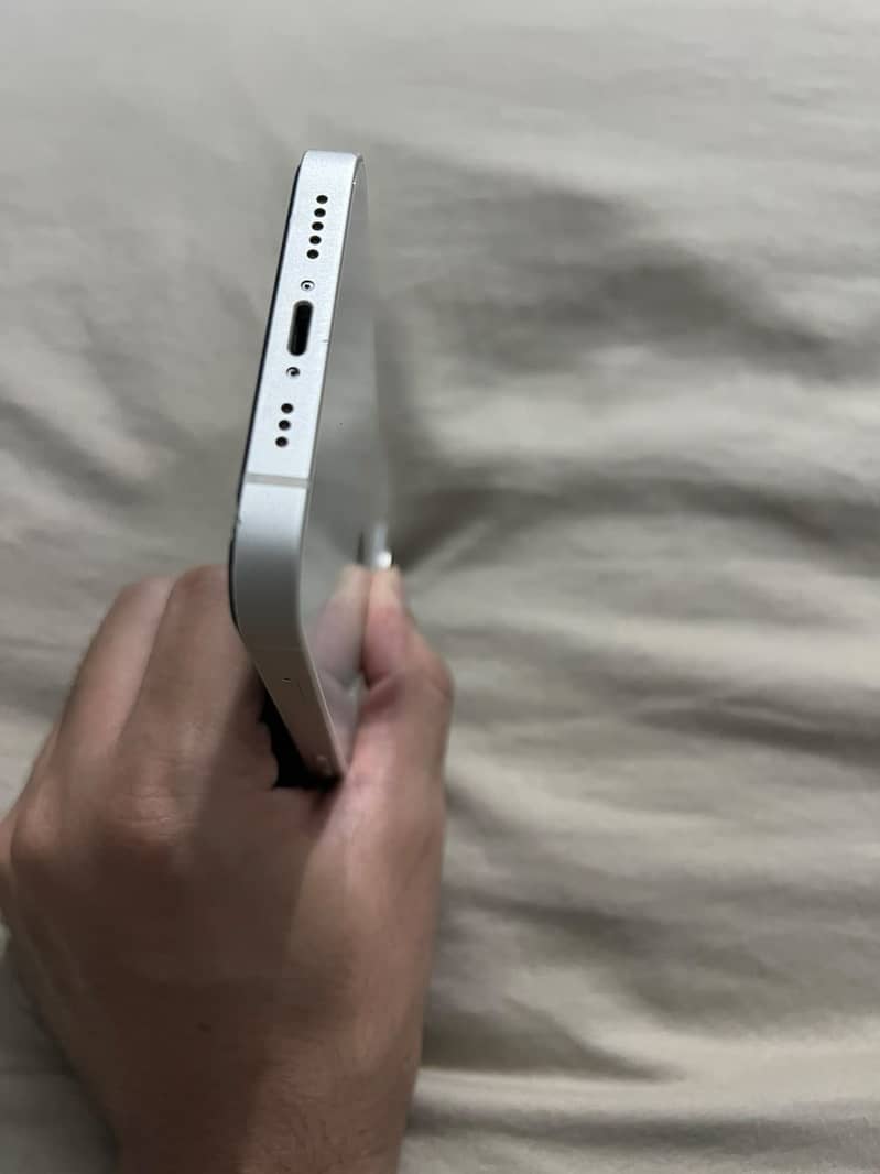 Apple iPhone 13 4