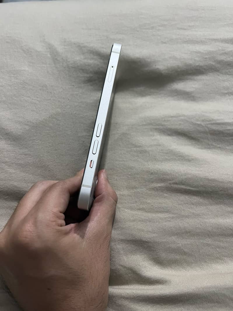 Apple iPhone 13 5