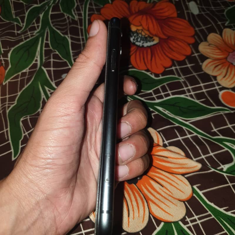 Apple iPhone 11 7
