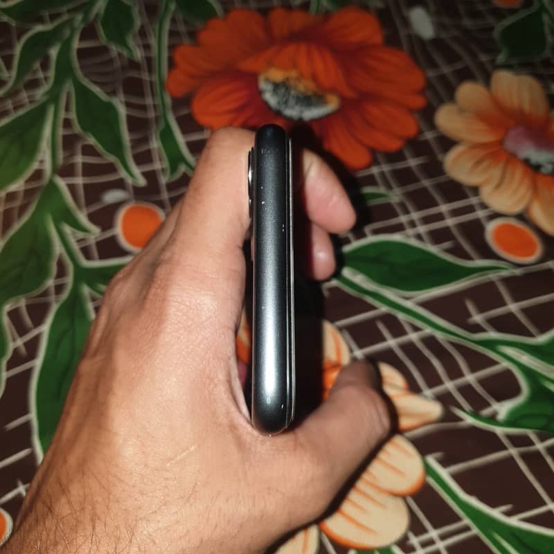 Apple iPhone 11 8