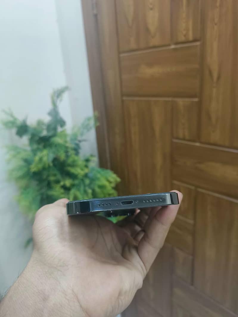 Apple iPhone 14 Pro Max 6