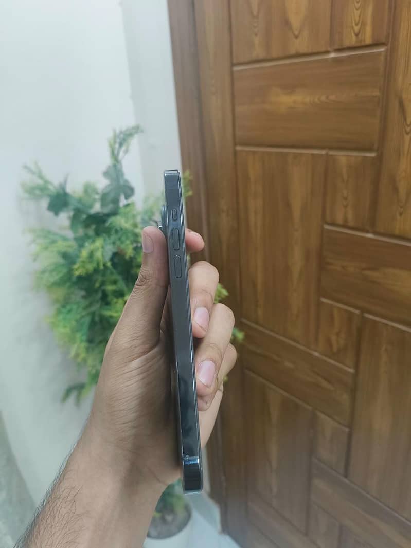 Apple iPhone 14 Pro Max 8