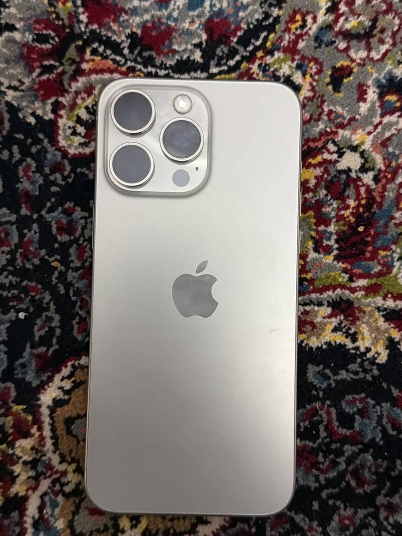 Apple iPhone 15 Pro Max 1