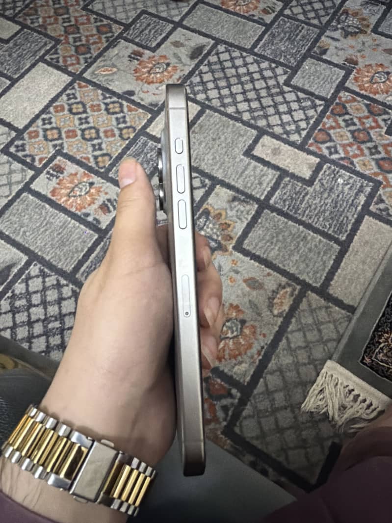 Apple iPhone 15 Pro Max 2