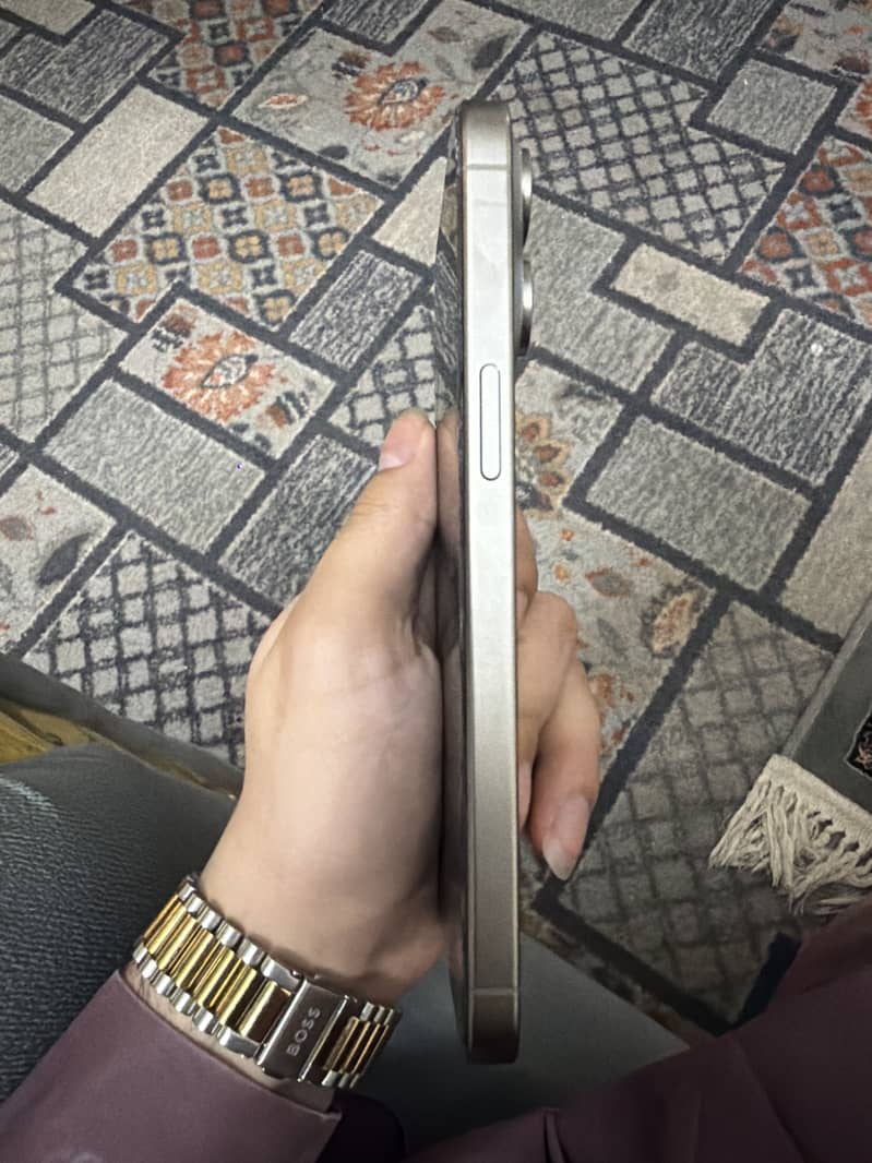 Apple iPhone 15 Pro Max 3
