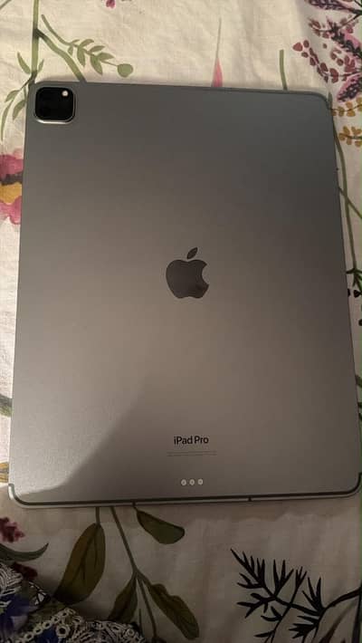 Apple iPad pro 12.9” 6th generation
