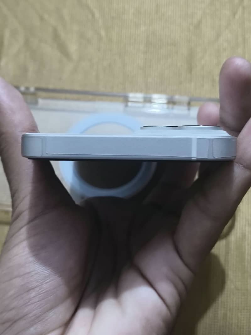 Apple iPhone 14 3