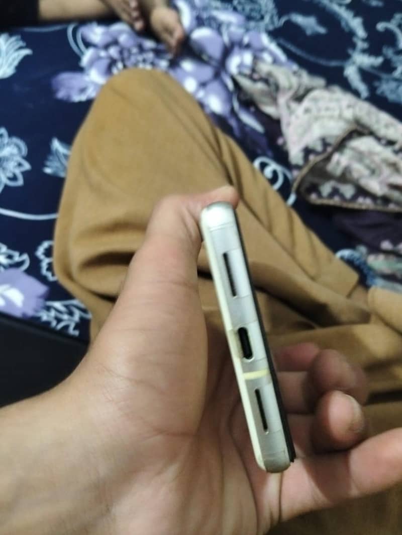 Google Pixel 7 4