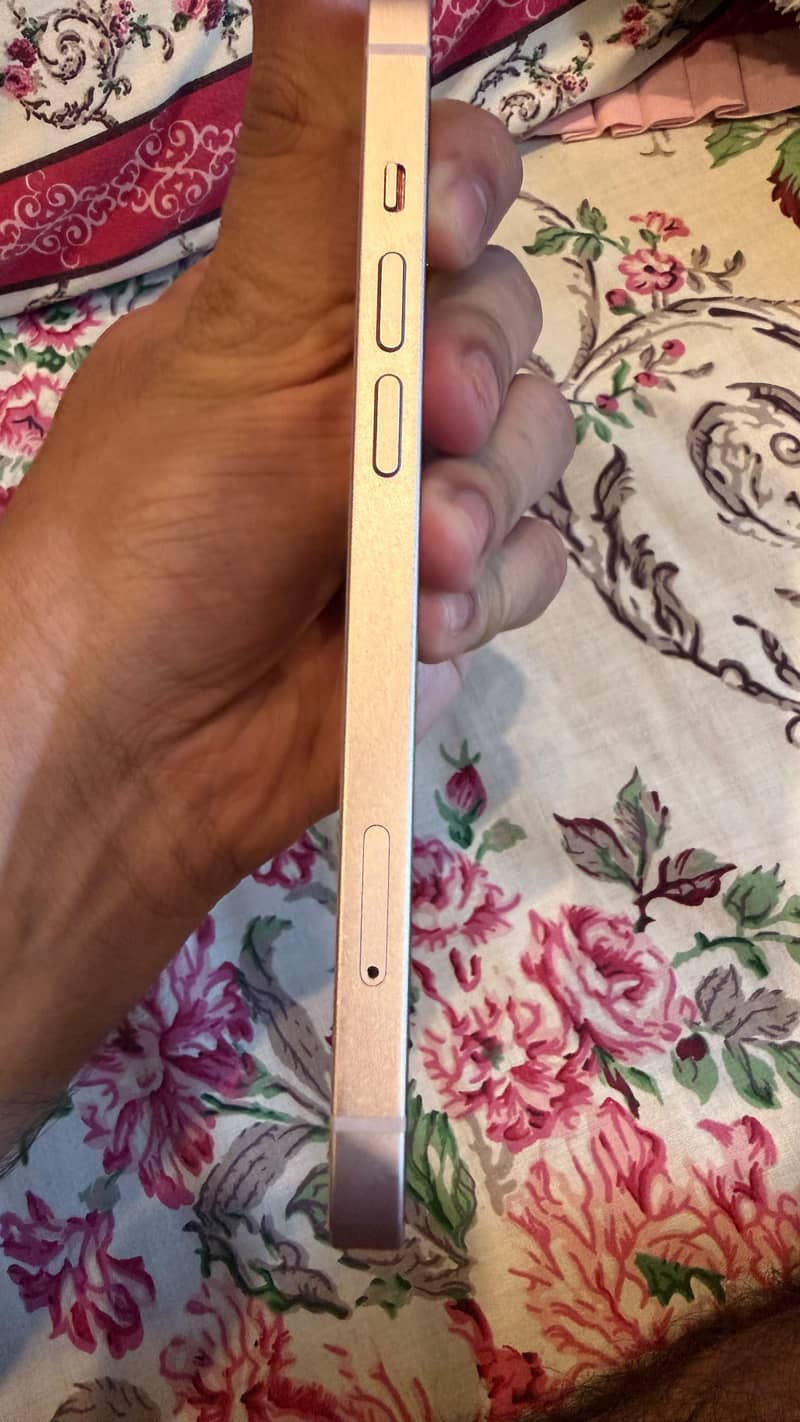 Apple iPhone 13 2