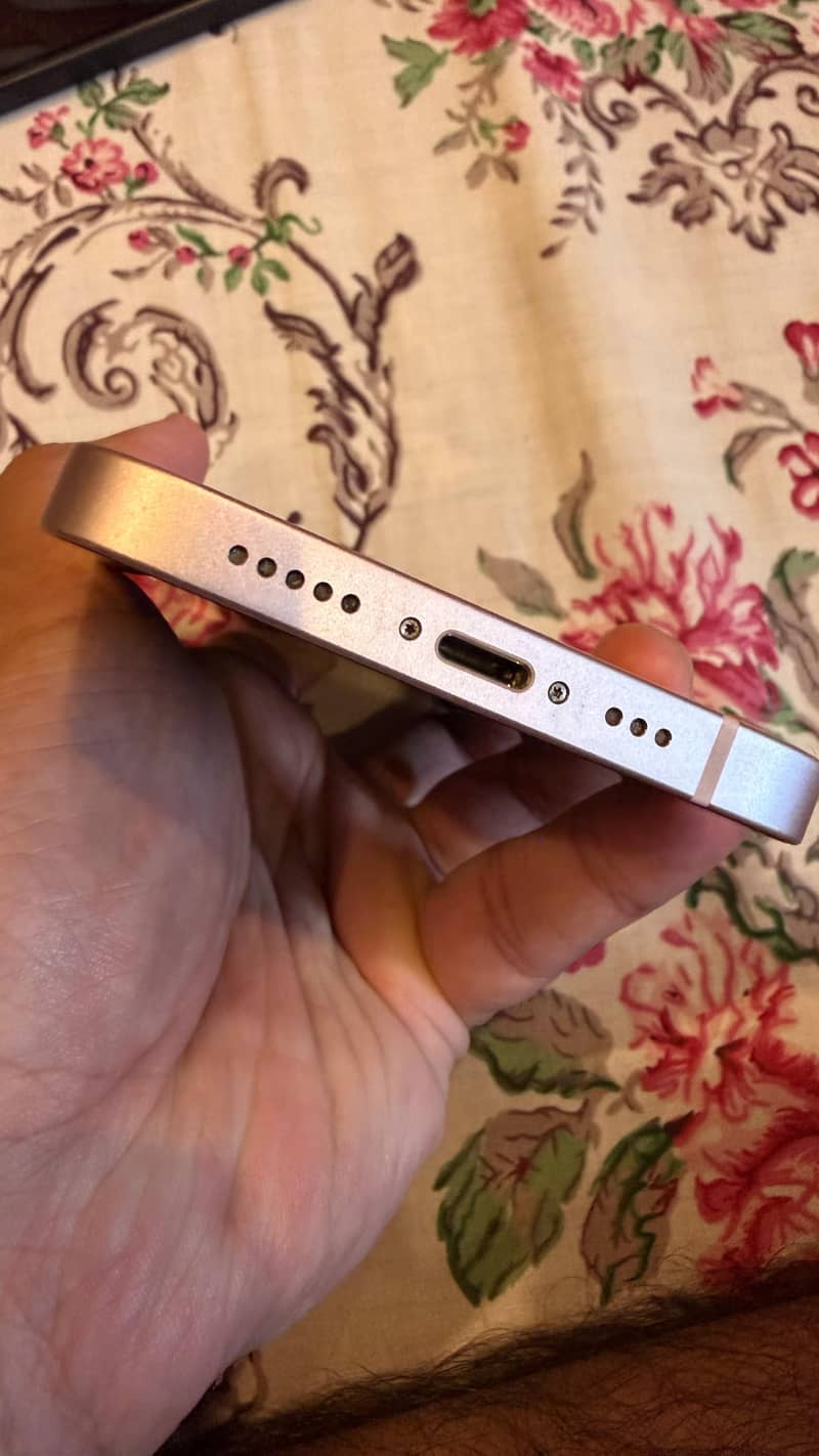 Apple iPhone 13 4