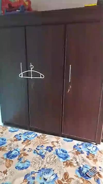 complete heavy wooden bedroom set_ 2 years used 5 piece
