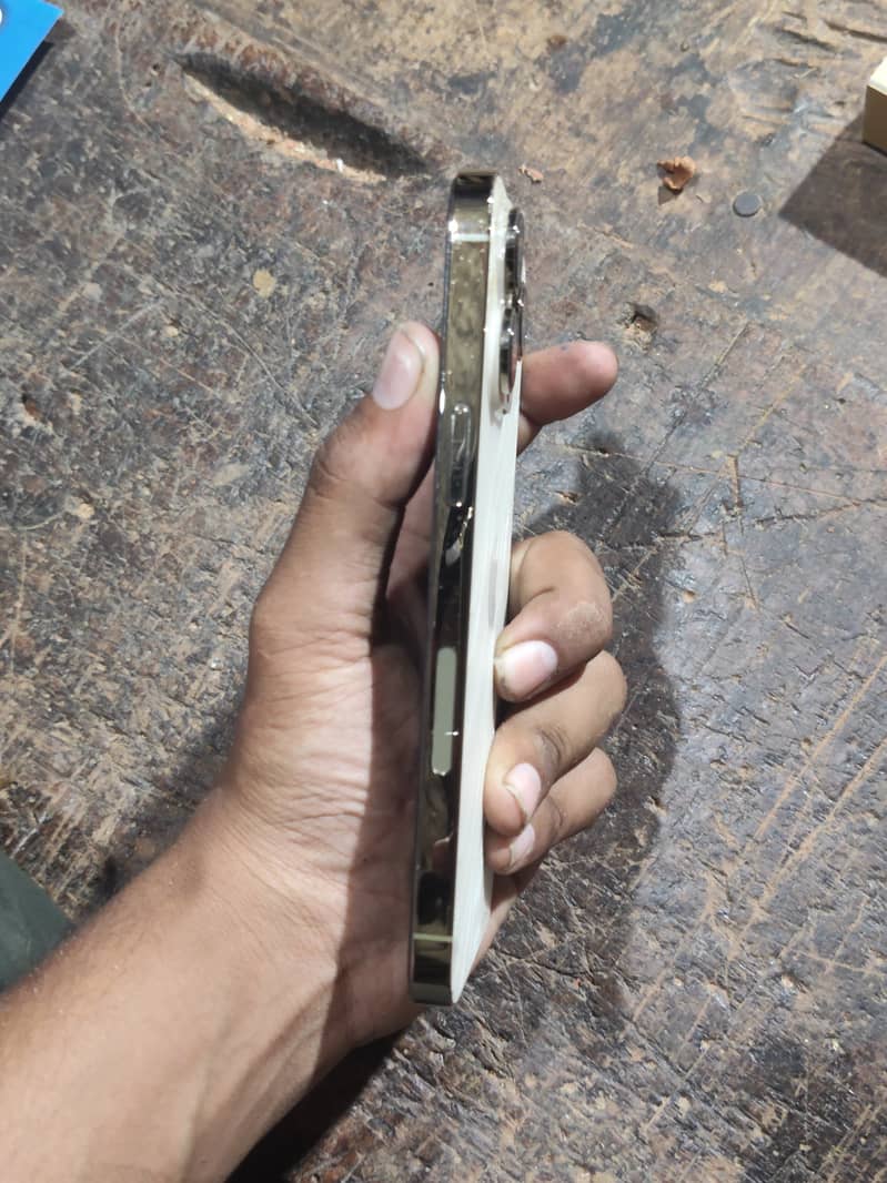 Apple iPhone 14 Pro Max 2