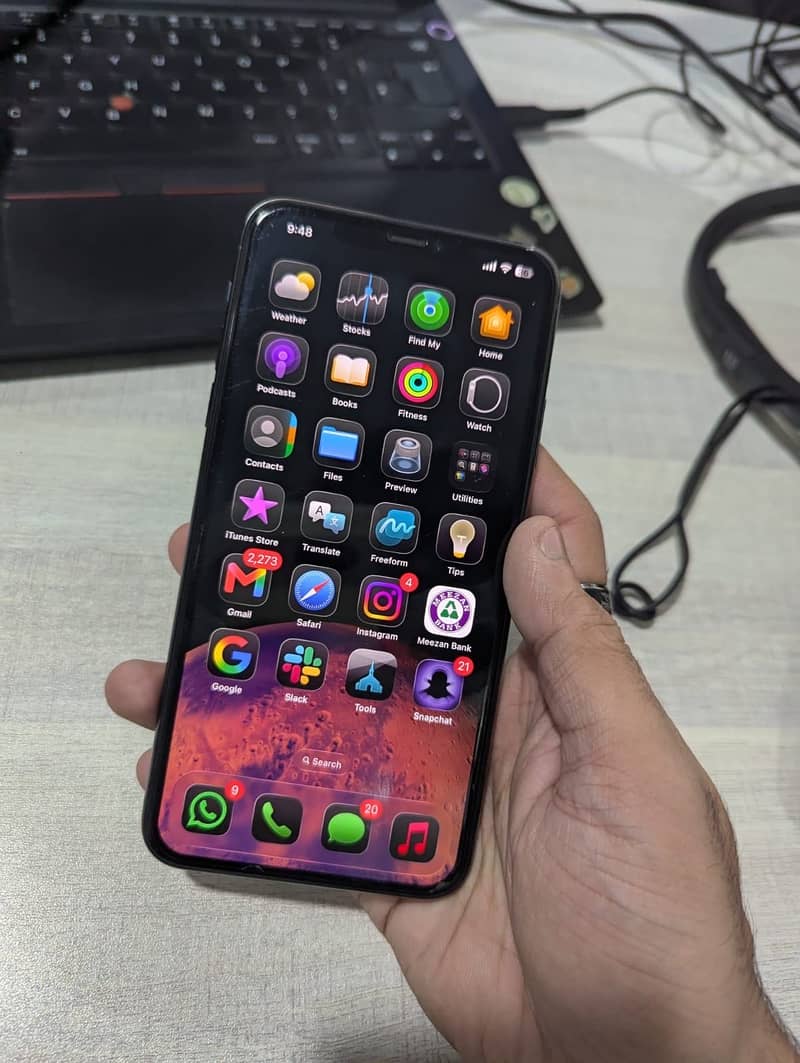 Apple iPhone 11 Pro Max 4