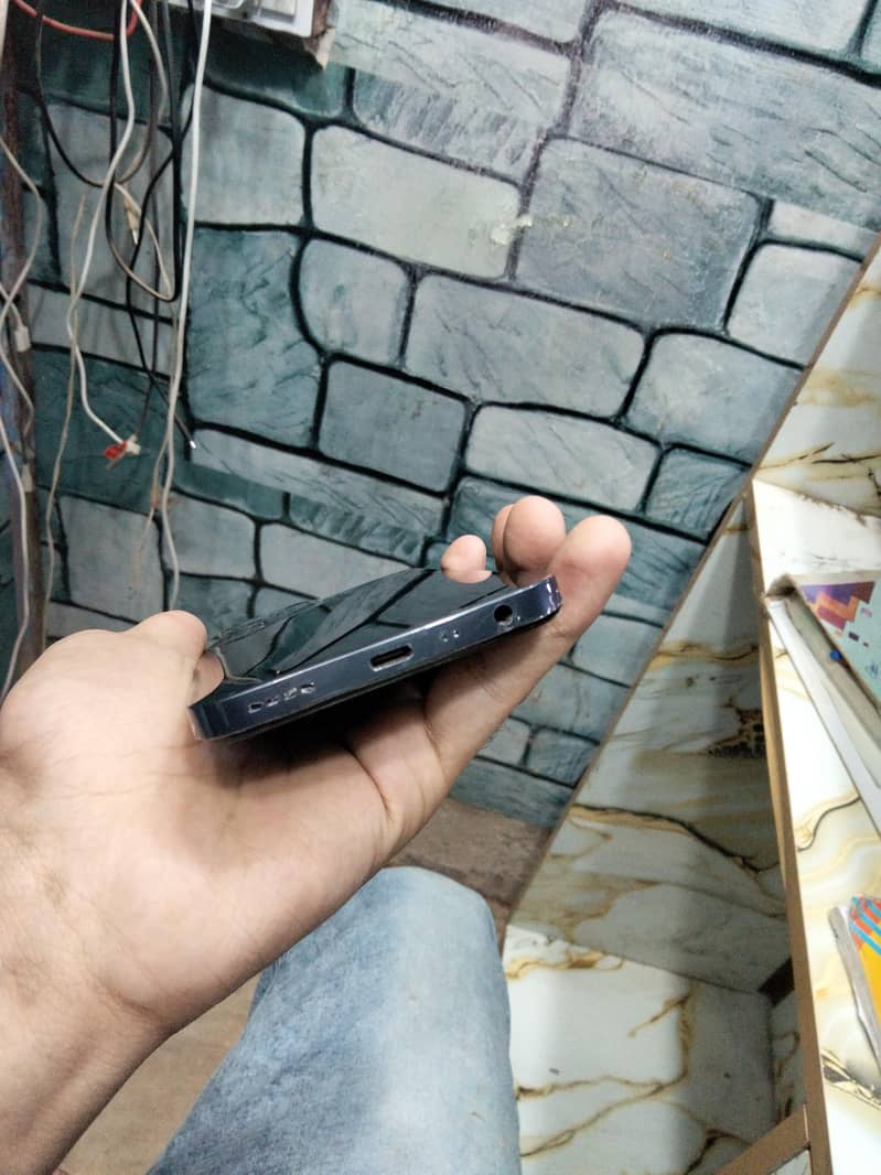 Realme C35 1