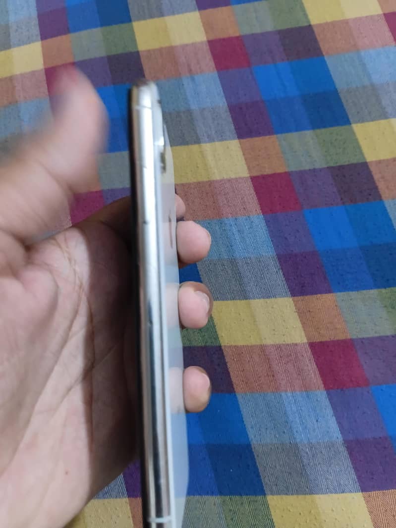Apple iPhone X 3