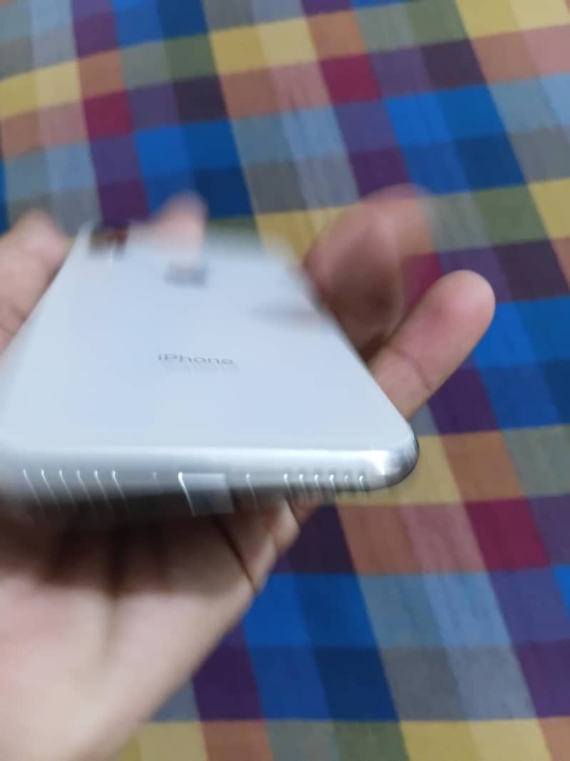 Apple iPhone X 4