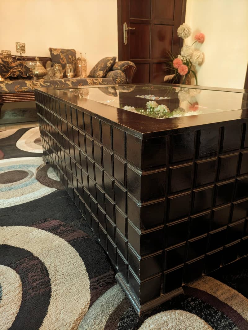Table Set with Exhibition Window 2