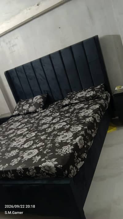 King size poshish bed
