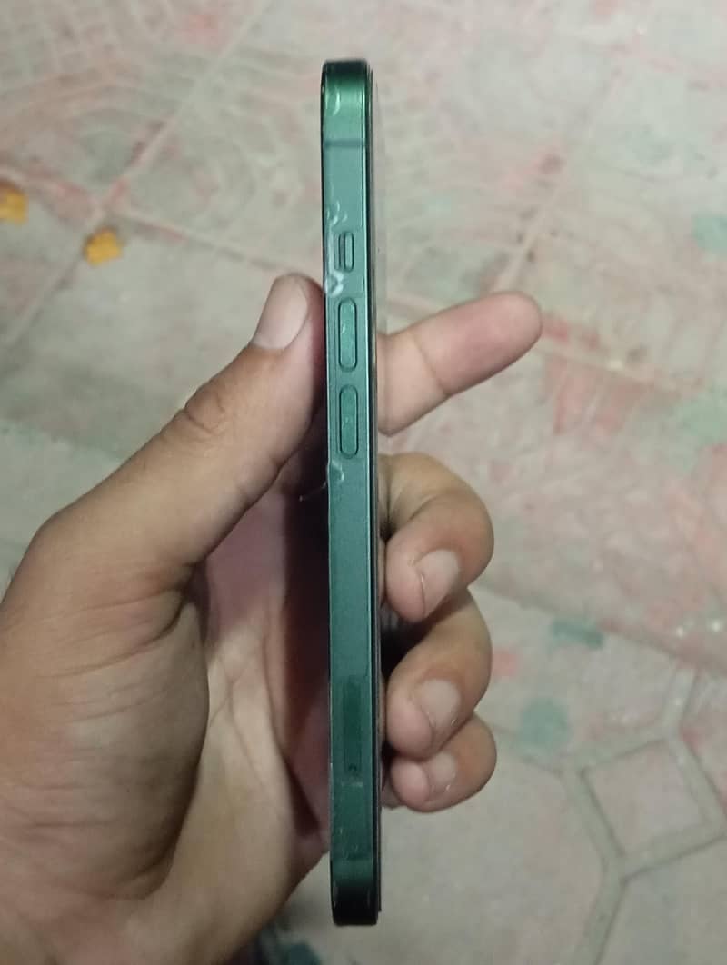 Apple iPhone 13 2
