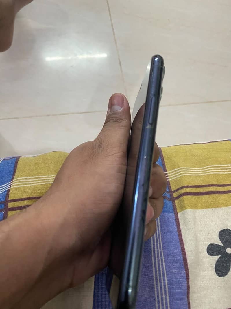 Apple iPhone 11 Pro 2