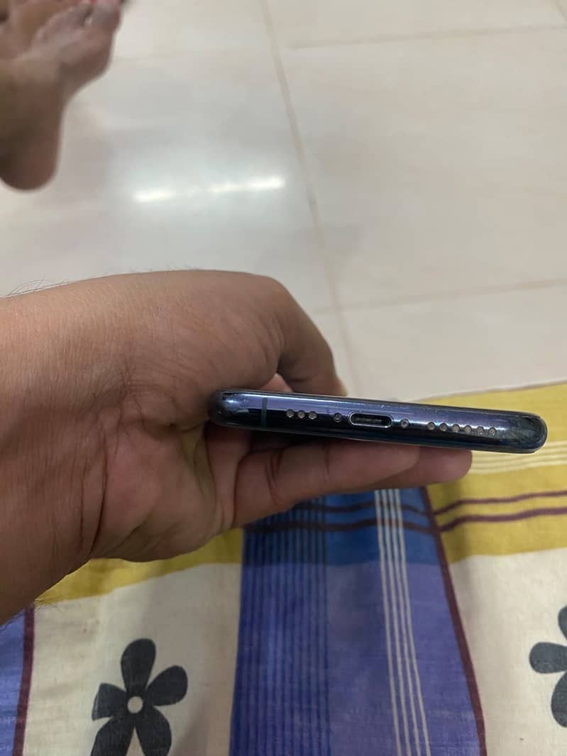 Apple iPhone 11 Pro 4
