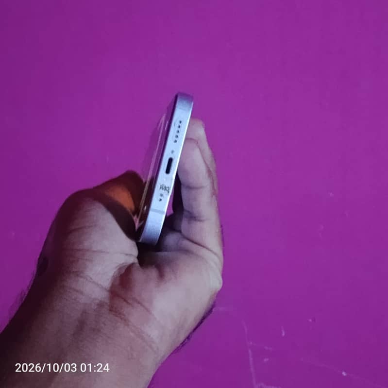 Apple iPhone 14 3