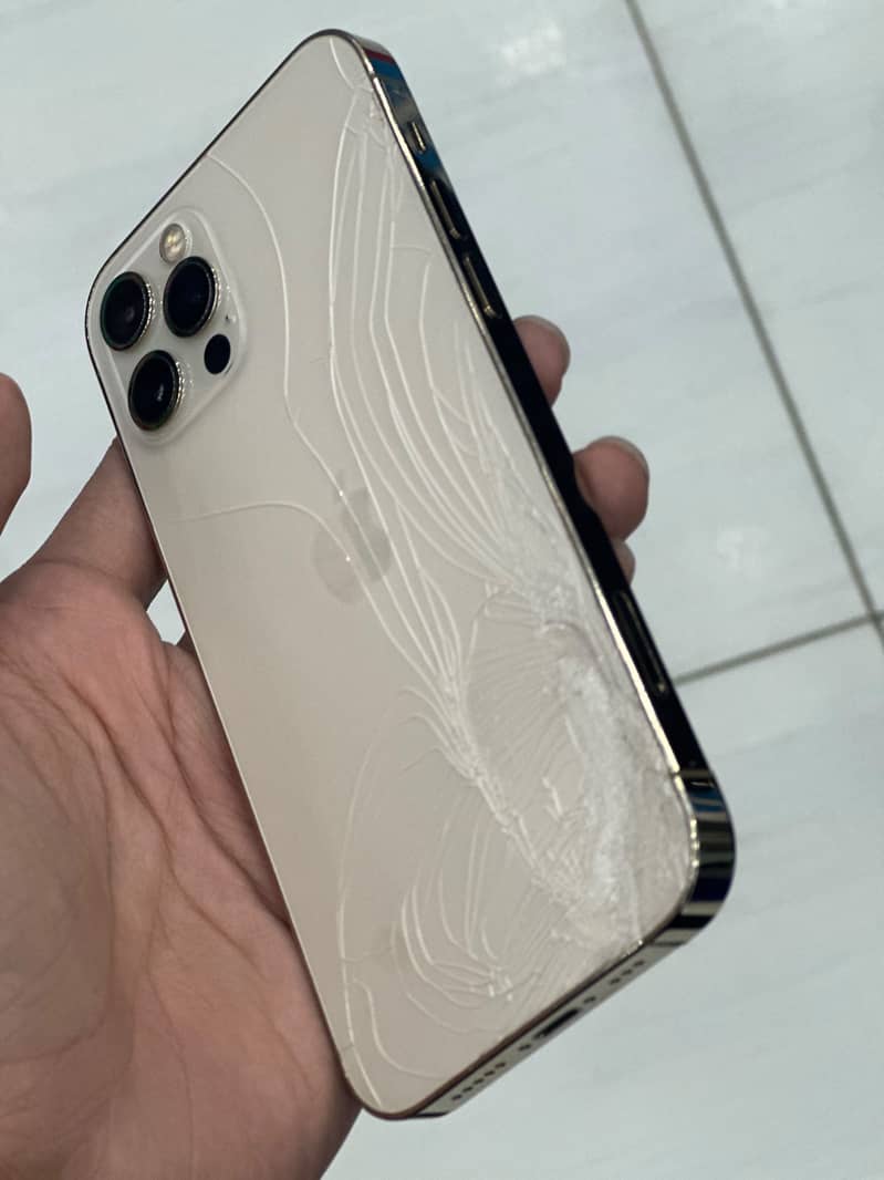 Apple iPhone 12 Pro 3