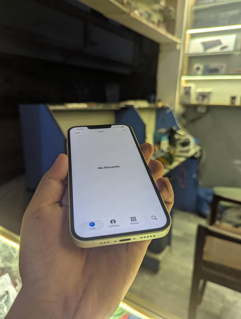 Apple iPhone 14 4