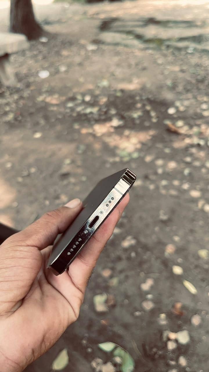 Apple iPhone 12 Pro 4
