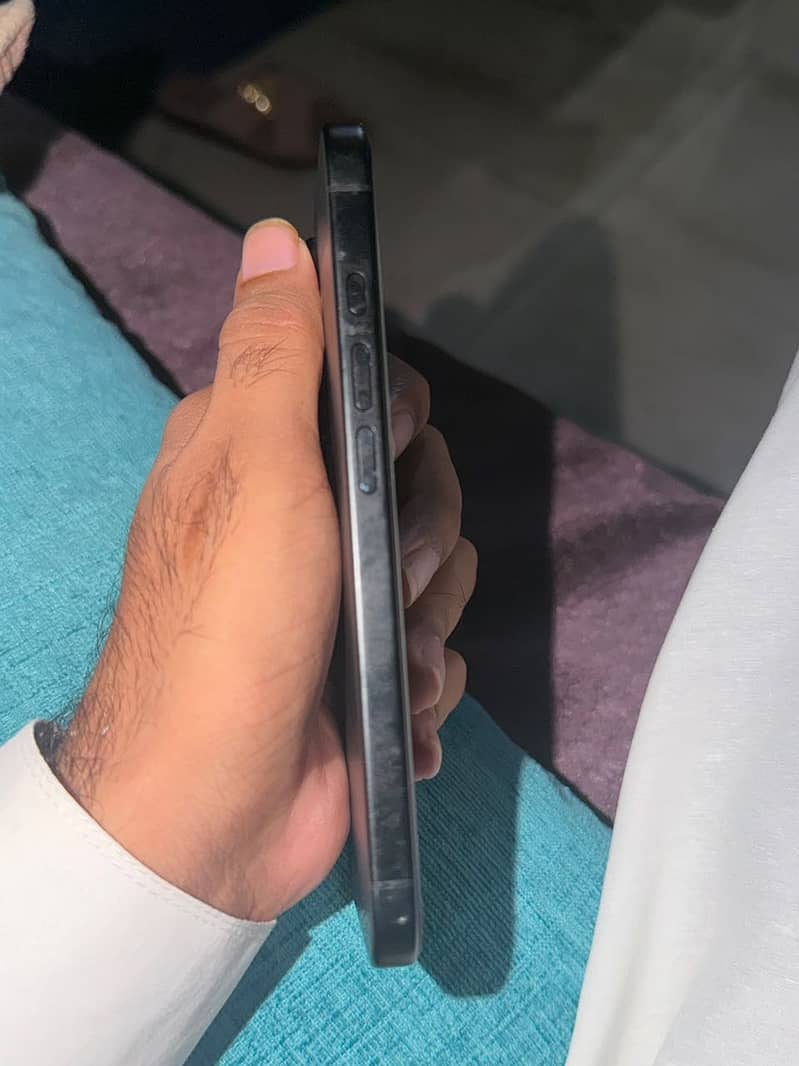 Apple iPhone 16 jv 1