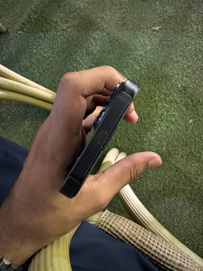 Apple iPhone 14 3