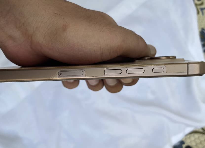 Apple iPhone 16 Pro Max 5