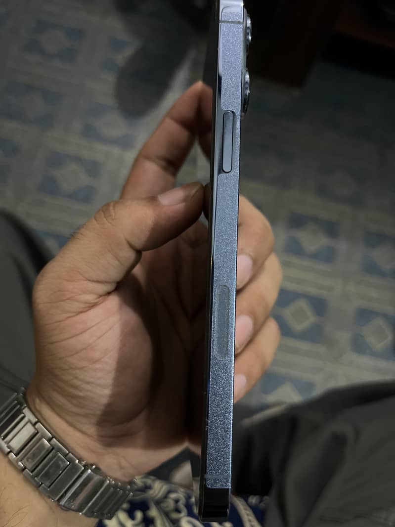 Apple iPhone 13 Pro Max 4