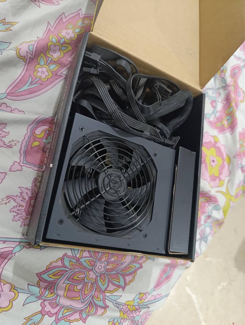HyperK 600w 80plus power supply 1